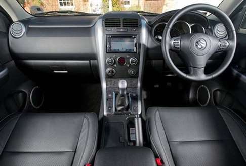 suzuki vitara brezza interior painel