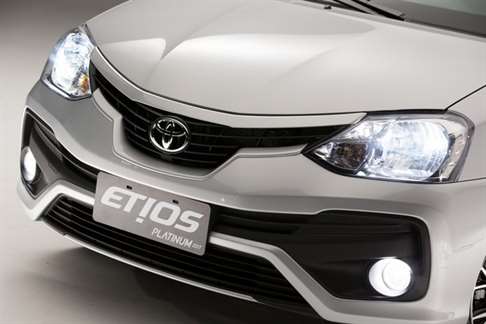 toyota etios platinum 2017 dianteira