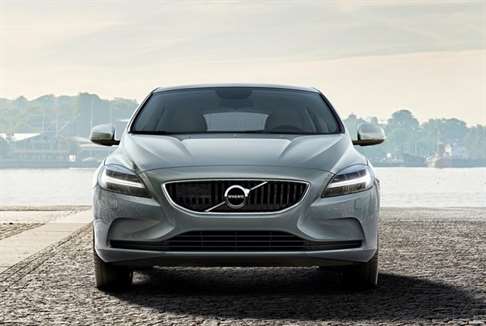 volvo v40 2017