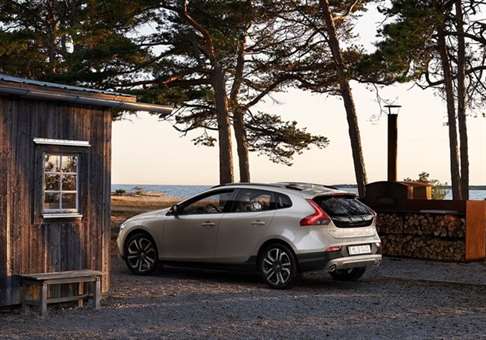 volvo v40 crosscountry 2017