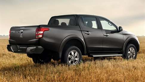 nova mitsubishi l200 triton 2017 traseira