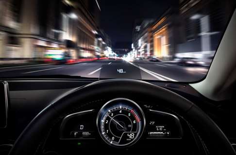 novo mazda 2 interior head up display