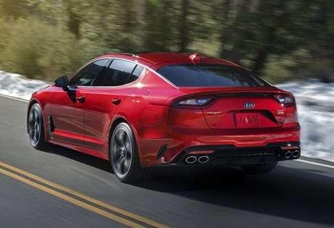 novo kia stinger 2018 traseira