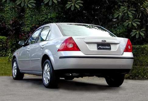 ford mondeo 2003 e 2004 traseira