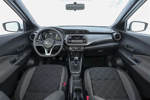 nissan kicks s 2018 interior