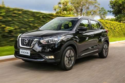 nissan kicks SV 2018