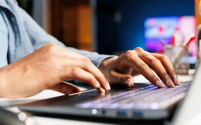 Confiança em criadores impulsiona novos caminhos para receita no marketing digital