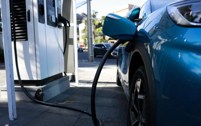 IPVA de carros elétricos e híbridos em 2026: alíquotas variam por estado