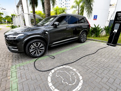Brasil ultrapassa 25 mil pontos de recarga para veículos elétricos em 2026