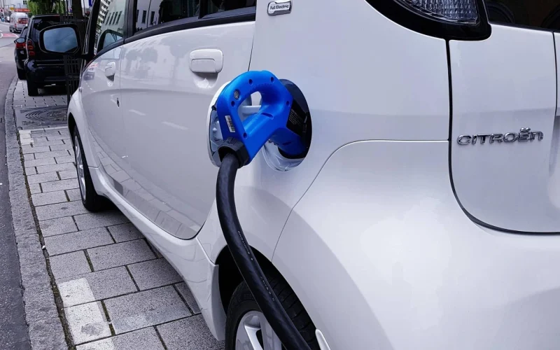 Emova Easy: o carro elétrico mais barato do Brasil a partir de R$ 69.990