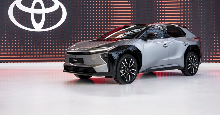 Toyota bZ4X é o primeiro SUV elétrico da marca no Brasil por R$ 419.990