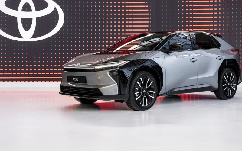 Toyota bZ4X é o primeiro SUV elétrico da marca no Brasil por R$ 419.990