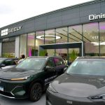Geely supera 15 mil veículos vendidos no Brasil e tem EX2 como destaque
