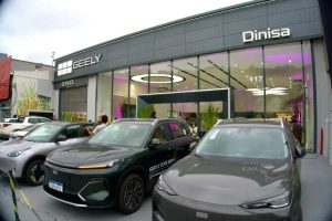 Geely supera 15 mil veículos vendidos no Brasil e tem EX2 como destaque