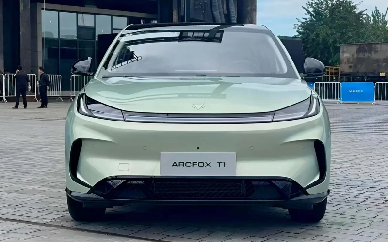 BAIC planeja entrar no Brasil com híbridos plug-in além do elétrico Arcfox T1