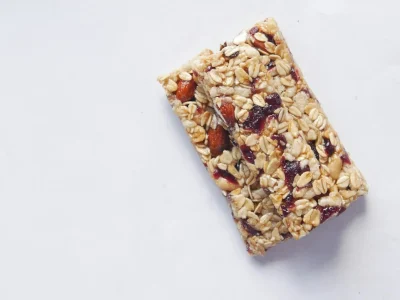Prepare sua própria barra de cereal saudável em casa com facilidade
