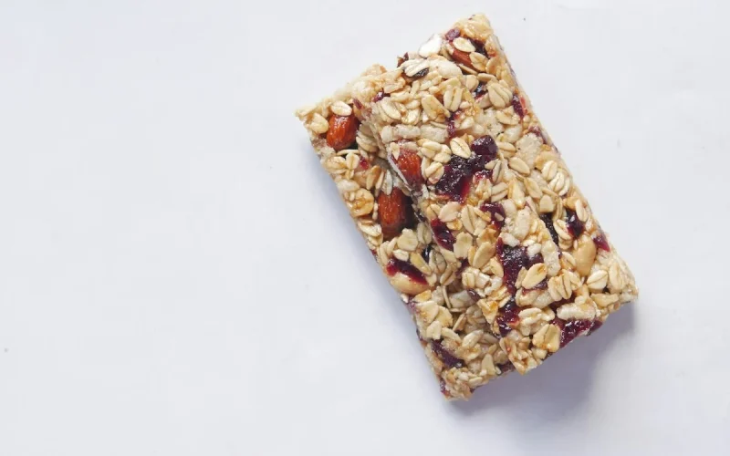 Prepare sua própria barra de cereal saudável em casa com facilidade