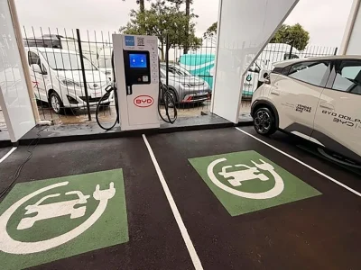 Curitiba inaugura primeiro eletroposto público da região Sul do Brasil