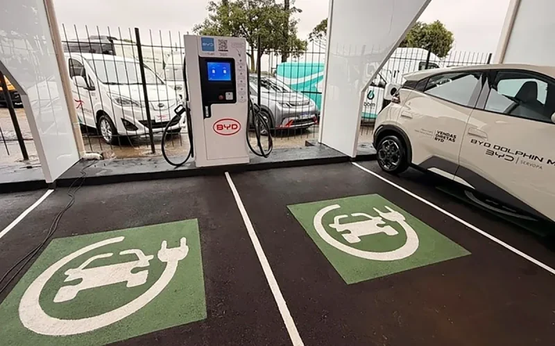 Curitiba inaugura primeiro eletroposto público da região Sul do Brasil