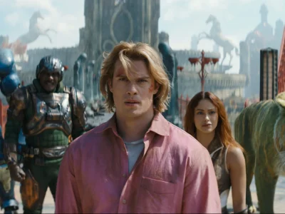 Elenco de Mestres do Universo se apresenta no Brasil com Nicholas Galitzine e Camila Mendes
