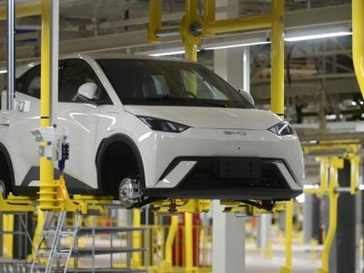 Governo reduz impostos e facilita importação de carros elétricos em 2026