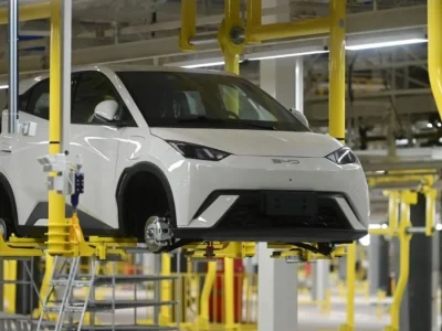 Governo reduz impostos e facilita importação de carros elétricos em 2026