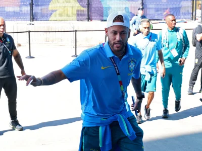 Neymar se junta à Seleção, mas desfalca Brasil na estreia da Copa