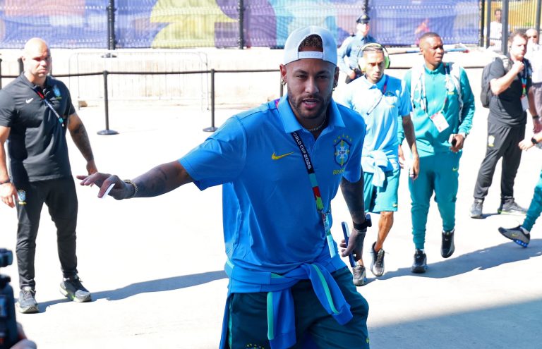Neymar se junta à Seleção, mas desfalca Brasil na estreia da Copa