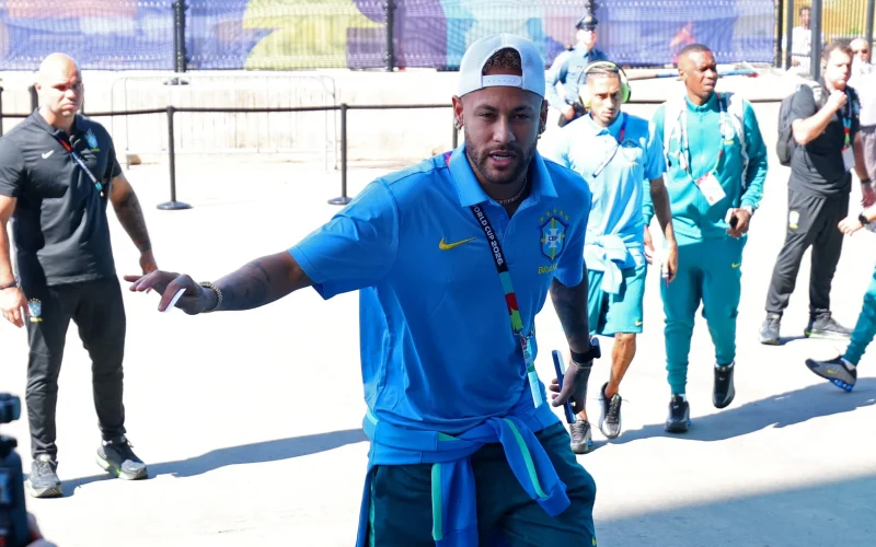 Neymar se junta à Seleção, mas desfalca Brasil na estreia da Copa