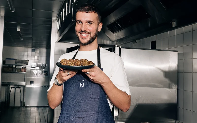 Novotel recompensa hóspedes com pratos veganos em campanha sustentável