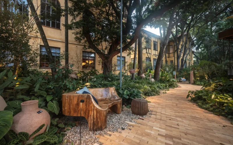 Fachada da CASACOR ganha vida com mais de 3 mil plantas nativas