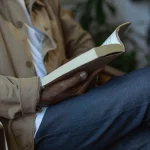 A leitura transforma a percepção auditiva e ativa áreas específicas do cérebro