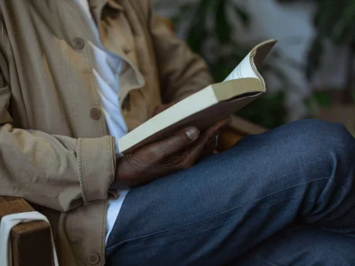 A leitura transforma a percepção auditiva e ativa áreas específicas do cérebro
