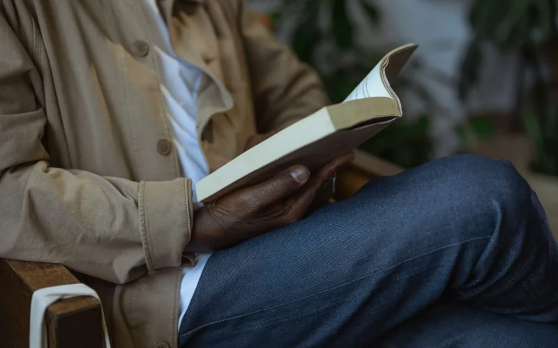 A leitura transforma a percepção auditiva e ativa áreas específicas do cérebro