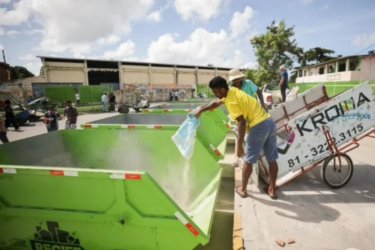 Recife paga catadores por entulho coletado com pagamento via PIX