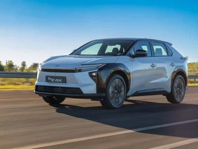 Toyota bZ4X chega ao Brasil por R$ 419,9 mil com tração AWD elétrica