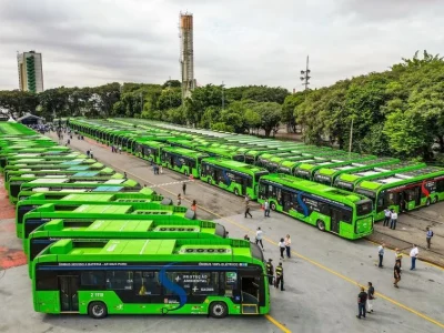 Brasil registra aumento de 14,3% em emplacamentos de ônibus elétricos em 2026