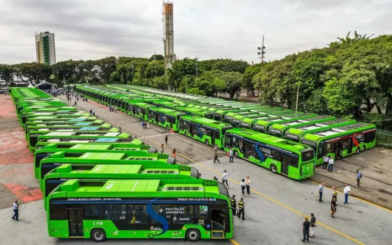 Brasil registra aumento de 14,3% em emplacamentos de ônibus elétricos em 2026