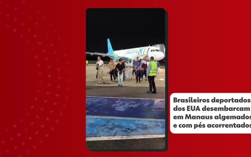 Deportados dos EUA chegam ao Brasil algemados e com pés acorrentados