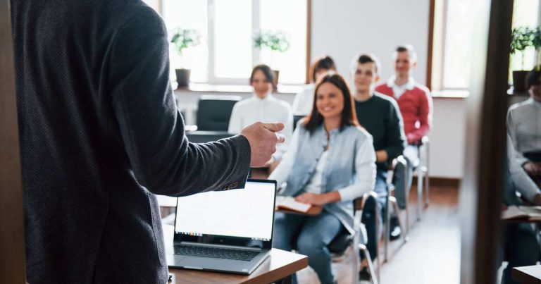 Universidades no Brasil ampliam cursos de Inteligência Artificial para o mercado