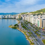 Chuvas marcam início da semana em Florianópolis com melhorias no fim