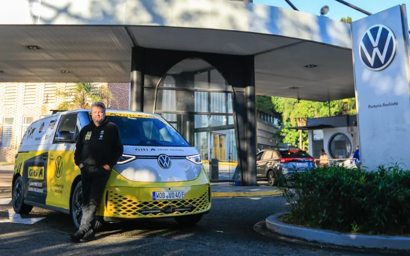 Aventuriero alemão tenta recorde mundial com VW ID. Buzz no Brasil