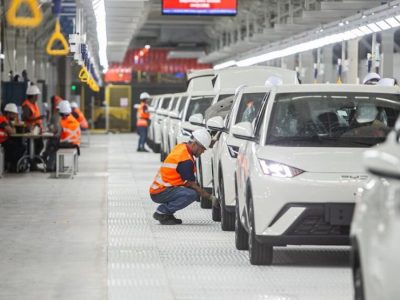 Crescimento das montadoras chinesas pressiona fabricantes a reduzir preços no Brasil
