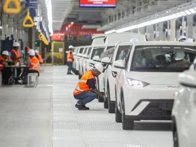 Crescimento das montadoras chinesas pressiona fabricantes a reduzir preços no Brasil