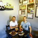 Boteco em Coqueiros celebra legado cultural de Waldir Brazil em Florianópolis
