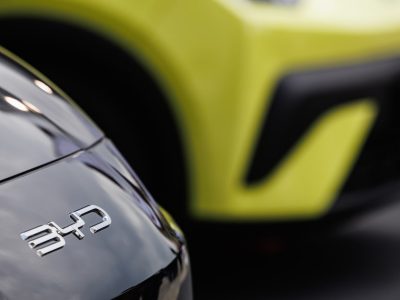 Marcas chinesas alcançam 44% do mercado de carros premium no Brasil