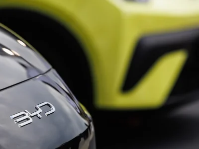 Marcas chinesas alcançam 44% do mercado de carros premium no Brasil
