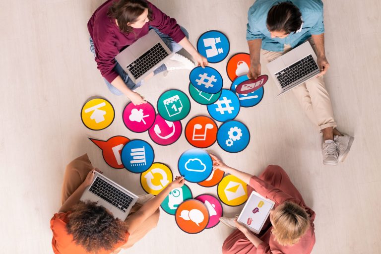 Mídia paga é a principal fonte de ROI em marketing digital em 2024