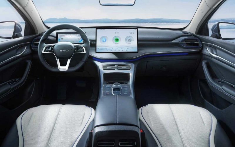BYD lança sedã de R$ 147.990 com autonomia de 1.200 km e dimensões superiores ao Corolla