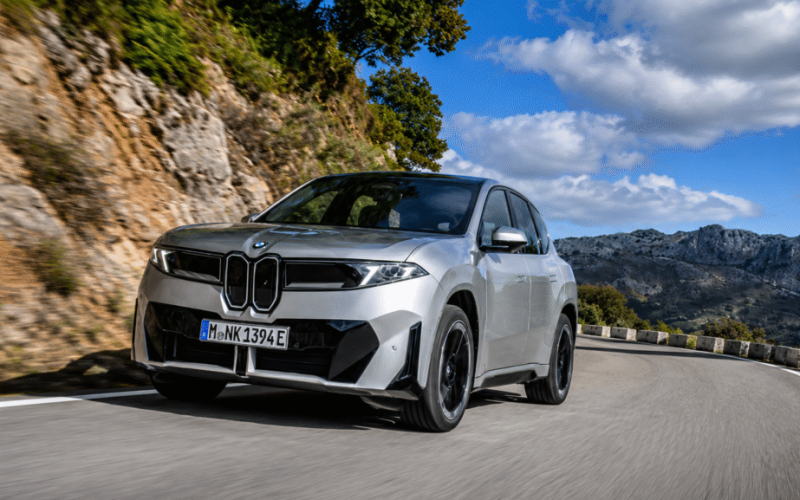BMW iX3 se destaca com 570 km de autonomia e lidera elétricos no Brasil